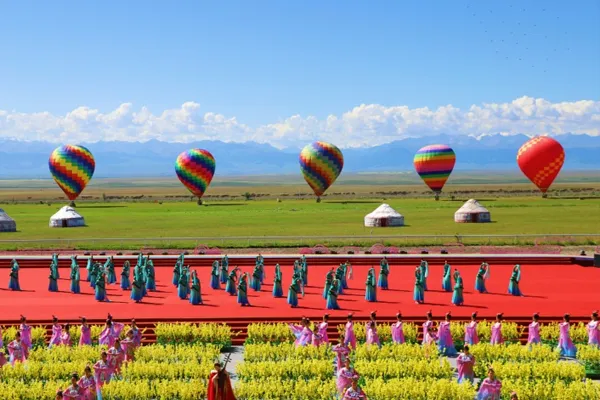 《第三十届新疆伊犁天马国际旅游节》